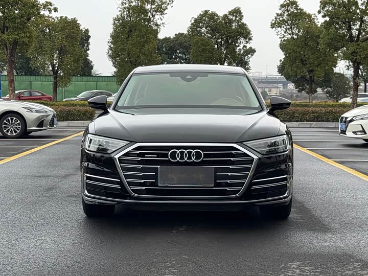 Фото 2 - Audi A8