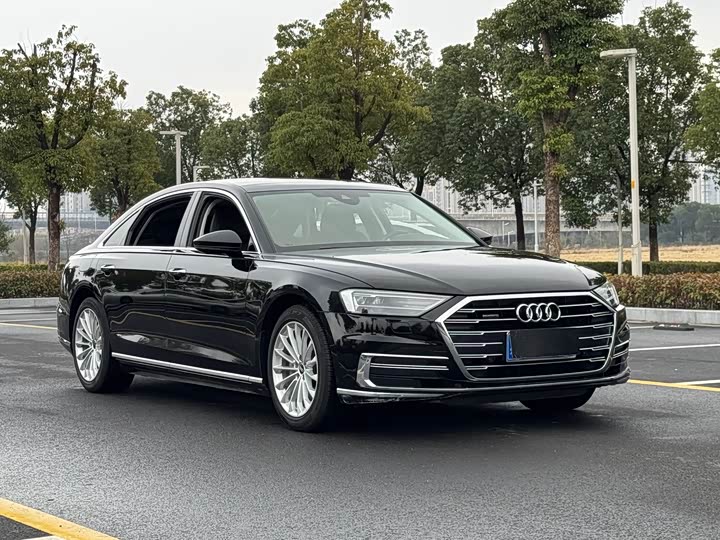 Фото 3 - Audi A8
