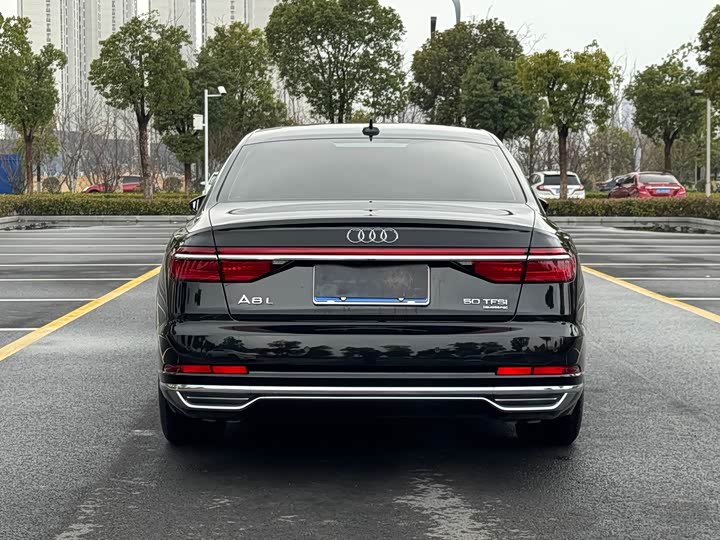 Фото 5 - Audi A8