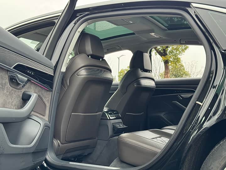 Фото 8 - Audi A8