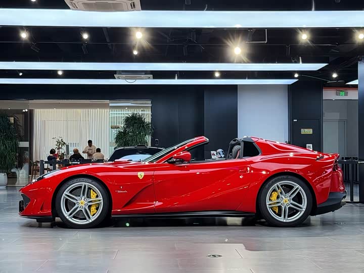 Фото 3 - Ferrari 812