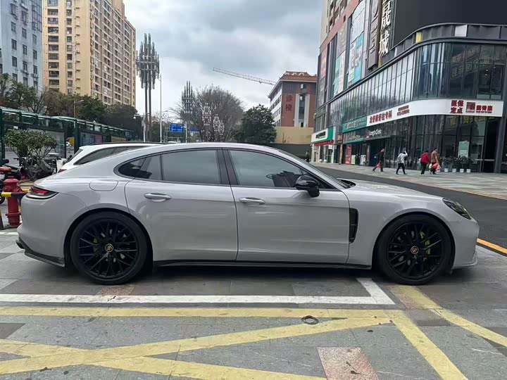 Photo 3 - Porsche Panamera