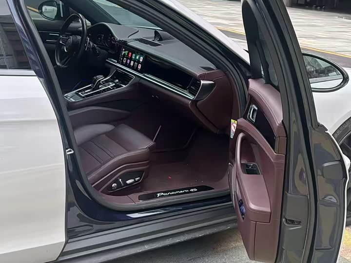 Photo 4 - Porsche Panamera