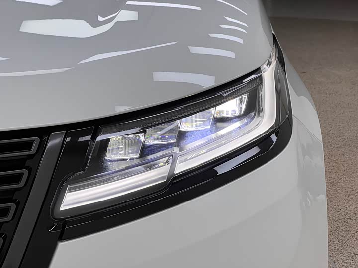 Фото 8 - Land Rover Range Rover Velar