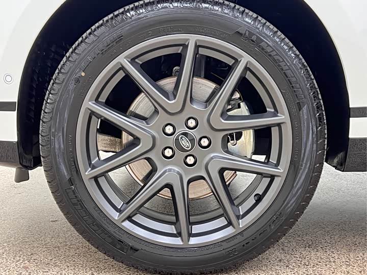 Фото 9 - Land Rover Range Rover Velar