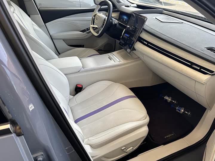 Фото 2 - Geely Preface L