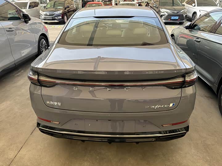 Фото 9 - Geely Preface L