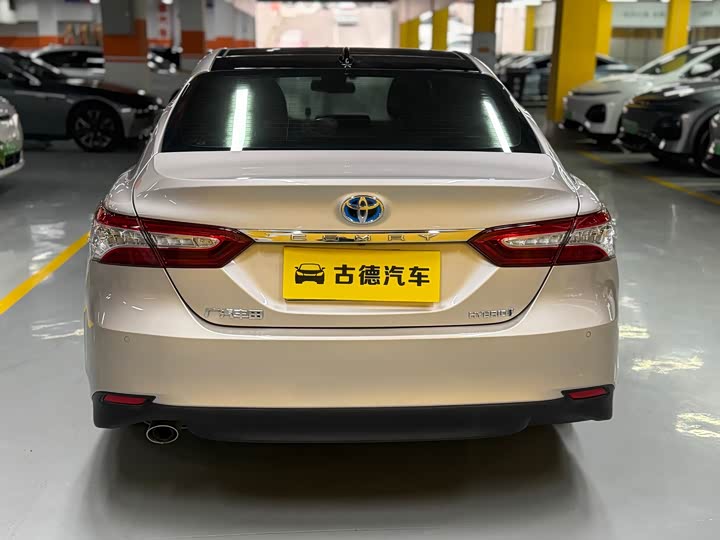 Фото 6 - Toyota Camry