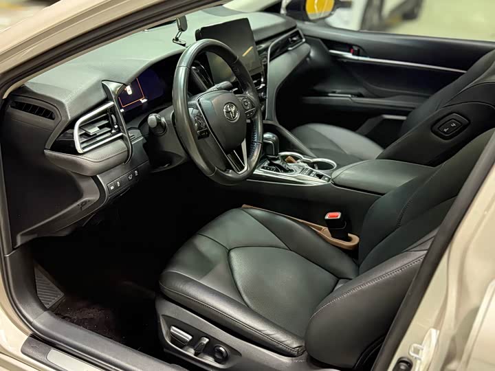 Фото 9 - Toyota Camry