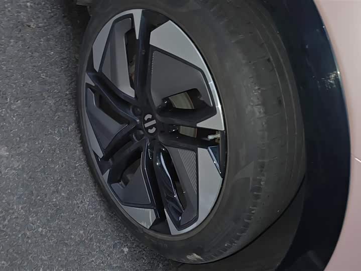 Фото 6 - HiPhi Y