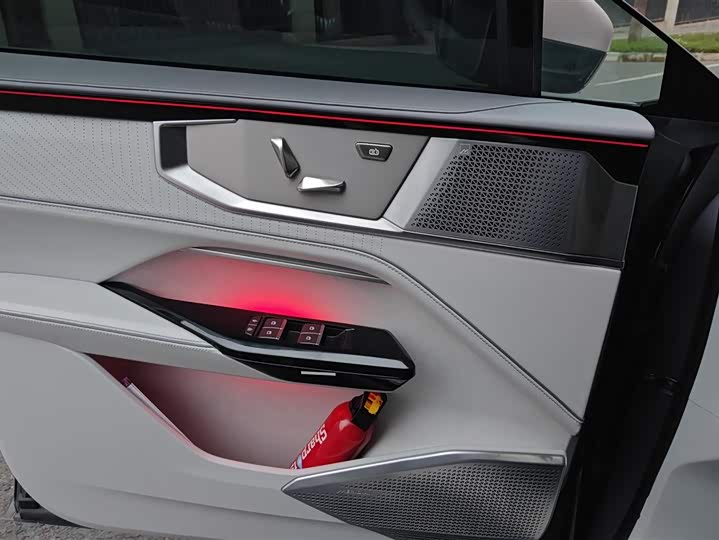 Фото 7 - HiPhi Y