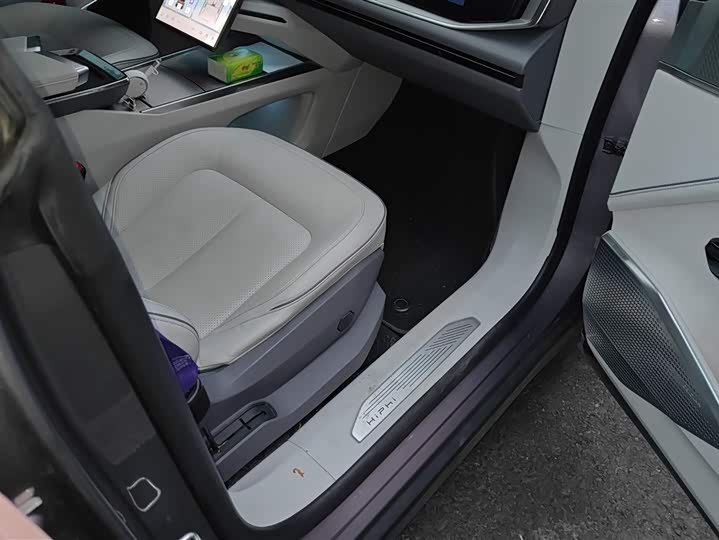 Фото 8 - HiPhi Y