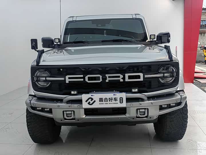 Photo 2 - Ford Bronco