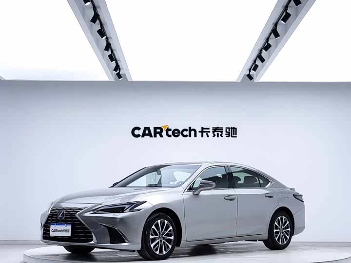 Фото 1 - Lexus ES