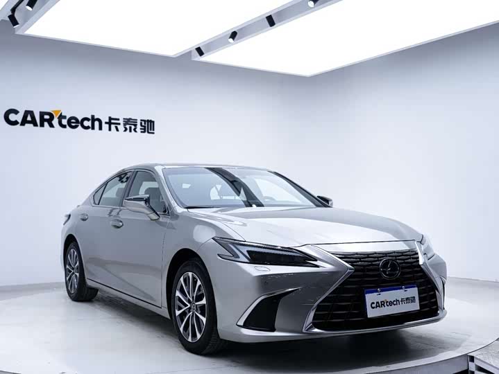 Фото 2 - Lexus ES