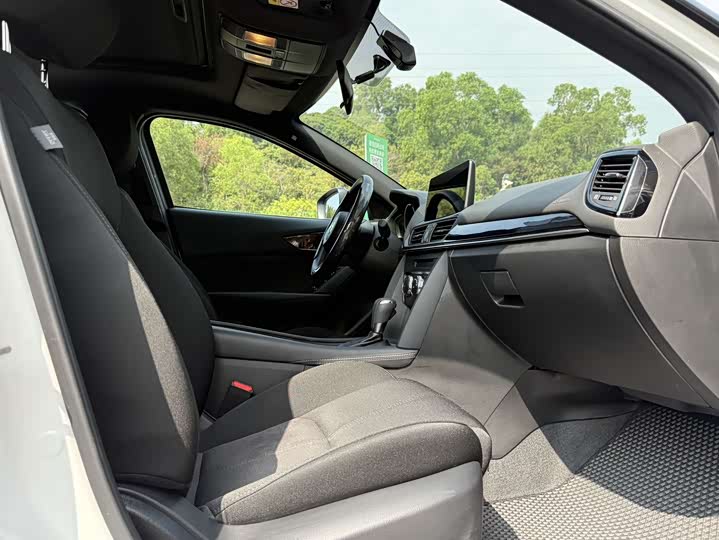 Фото 8 - Mazda CX-4