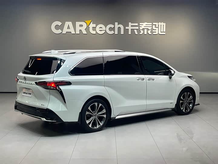 Фото 4 - Toyota Granvia