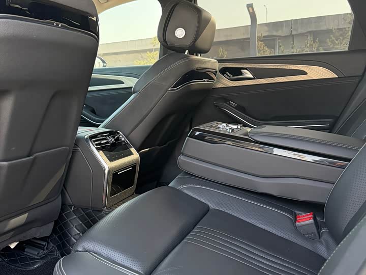 Фото 8 - Hongqi H9