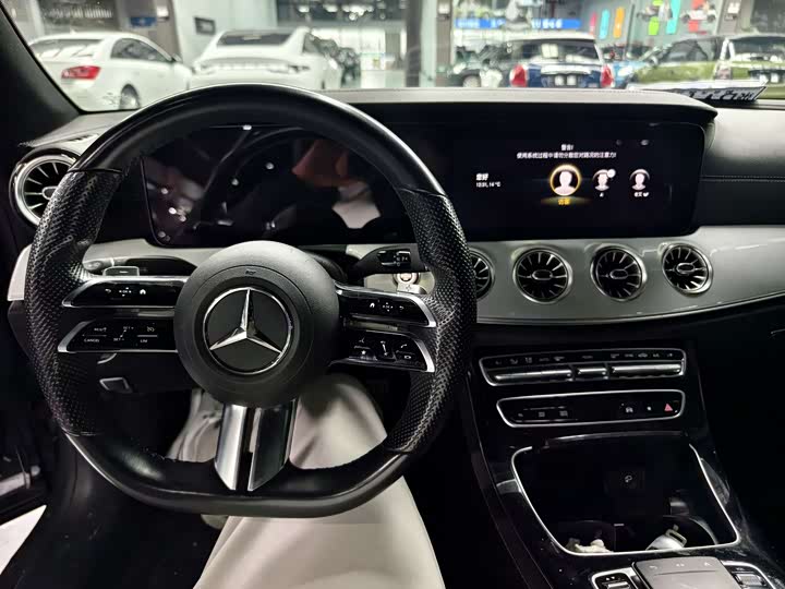 Фото 7 - Mercedes-Benz E-Class