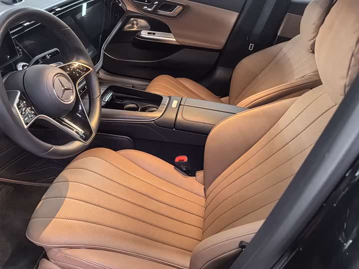 Photo 8 - Mercedes-Benz E-Class