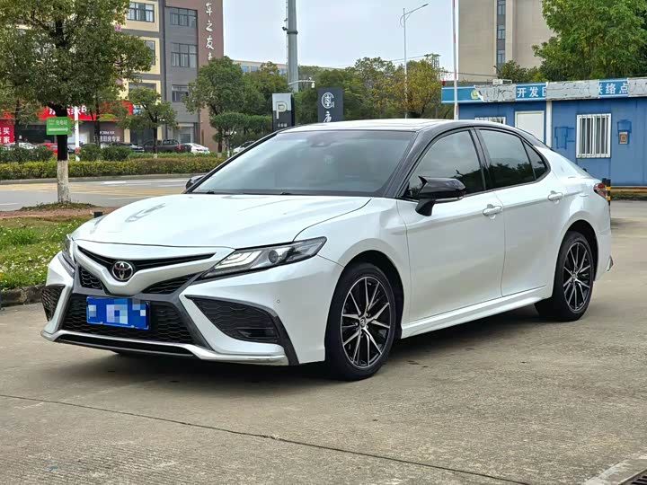 Фото 1 - Toyota Camry