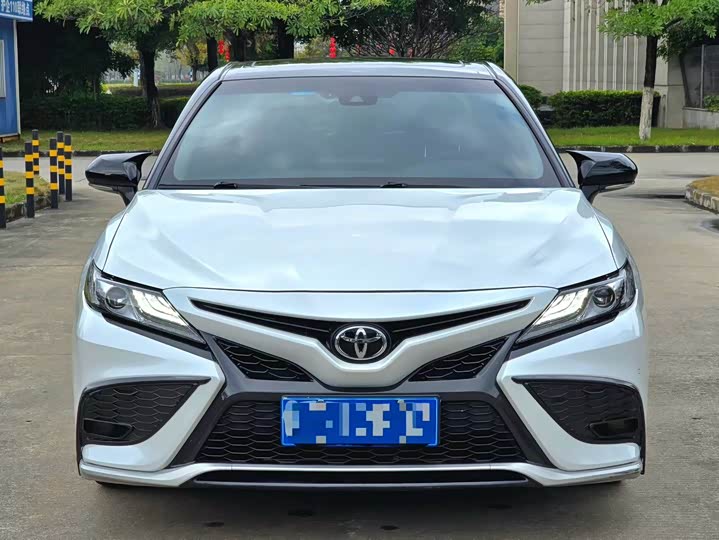 Фото 2 - Toyota Camry