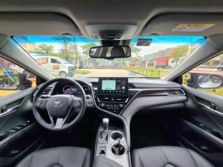 Фото 5 - Toyota Camry