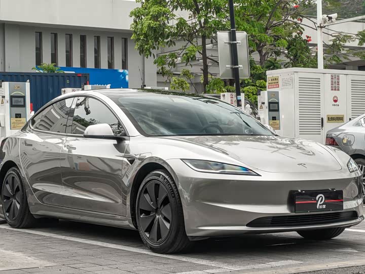 Фото 1 - Tesla Model 3