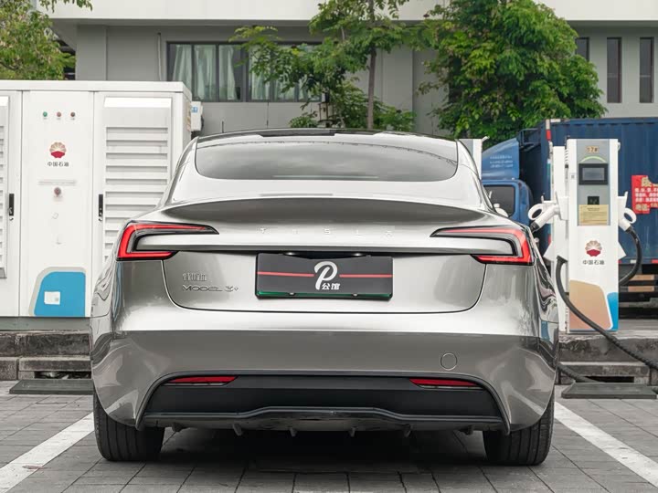 Фото 5 - Tesla Model 3