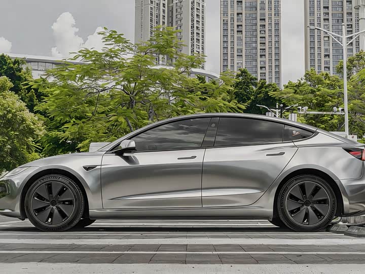 Фото 7 - Tesla Model 3