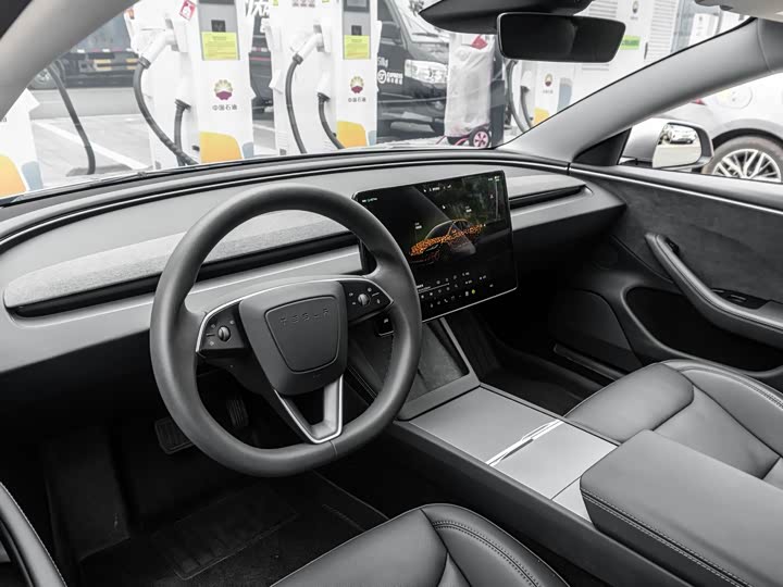 Фото 8 - Tesla Model 3