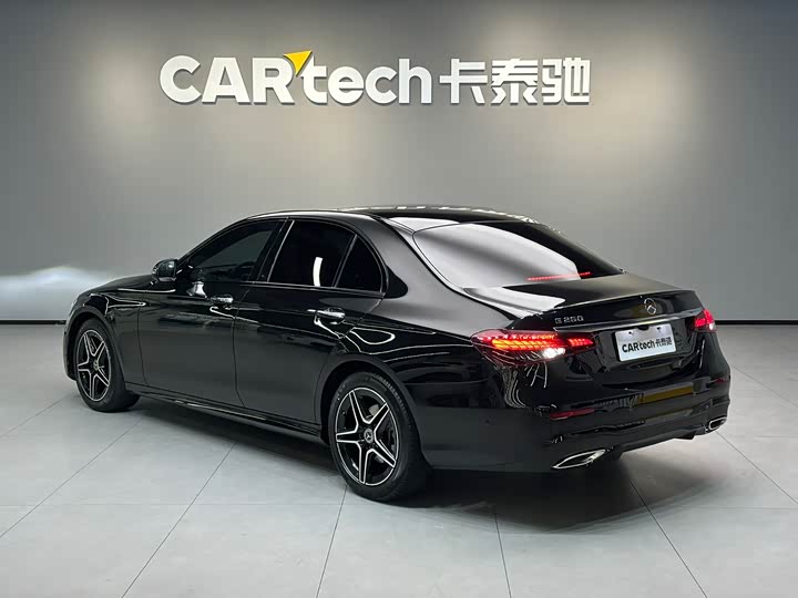 Фото 6 - Mercedes-Benz E-Class