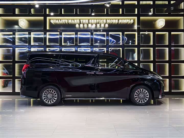 Фото 7 - Lexus LM