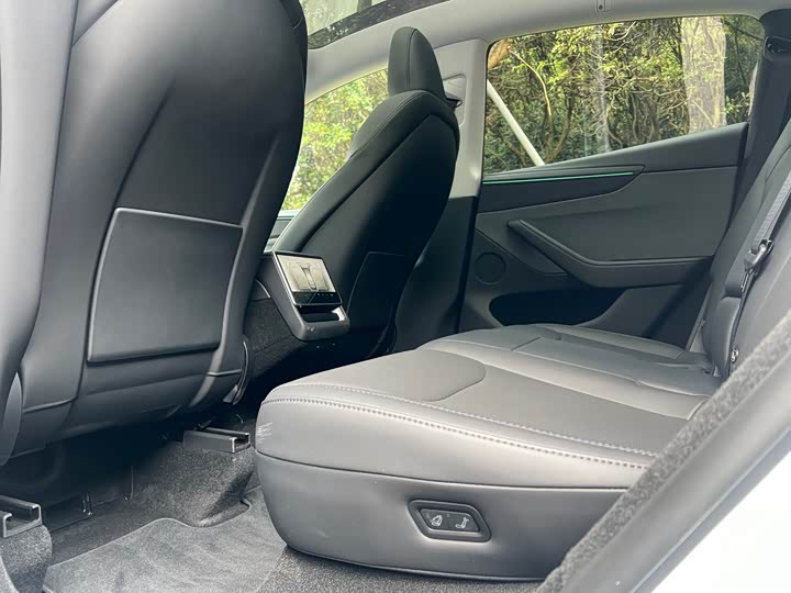 Фото 9 - Tesla Model Y