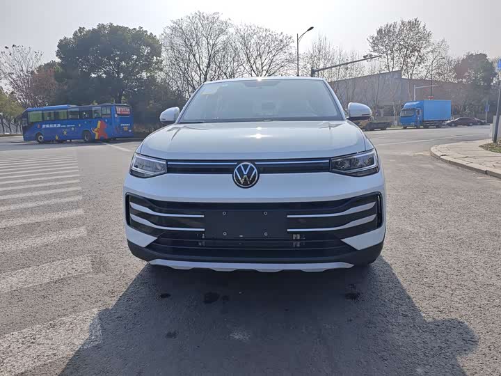 Фото 2 - Volkswagen Tharu
