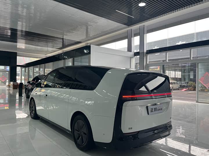 Фото 5 - LiXiang Mega