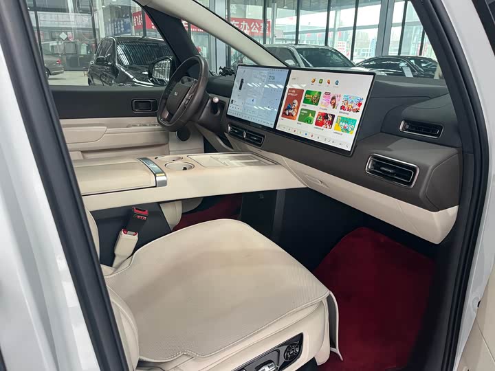 Фото 7 - LiXiang Mega