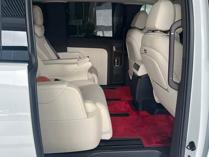 Фото 9 - LiXiang Mega