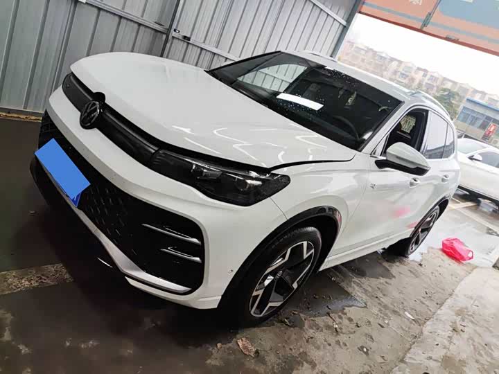 Фото 1 - Volkswagen Tiguan L Pro