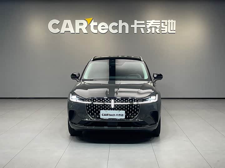 Фото 2 - Lincoln Corsair