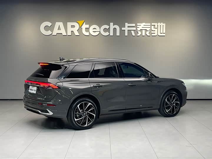 Фото 4 - Lincoln Corsair