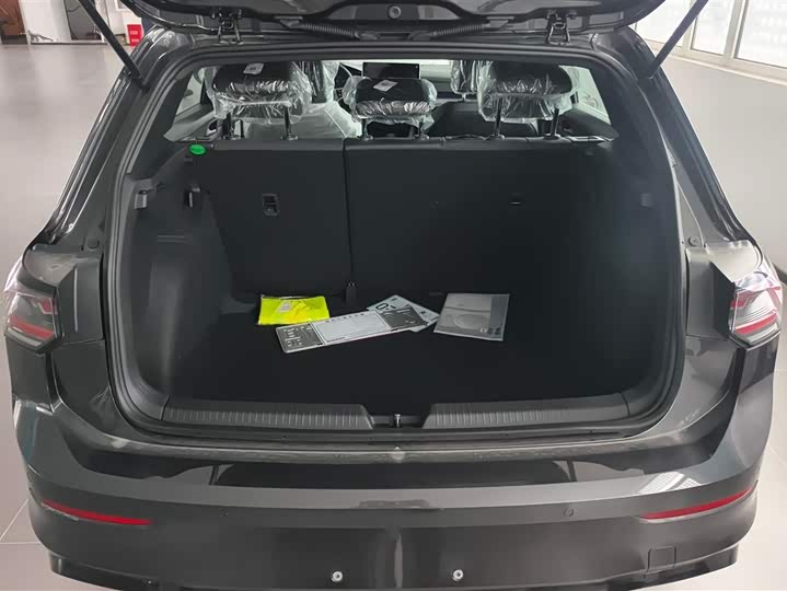 Photo 4 - Volkswagen Golf