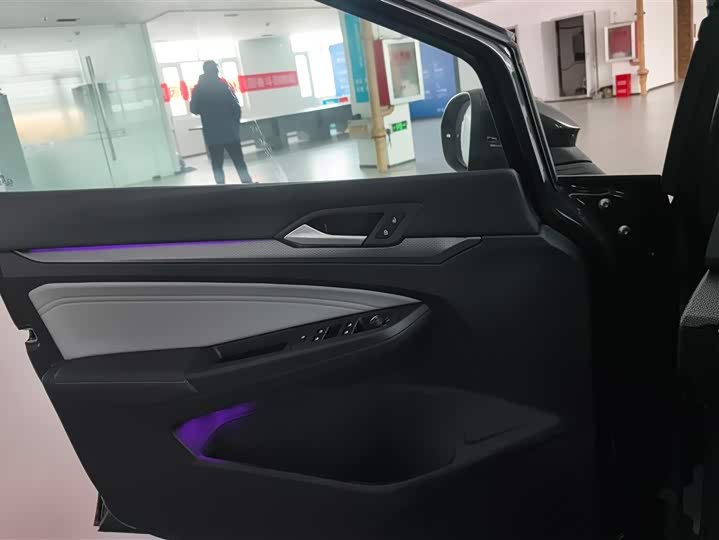 Photo 7 - Volkswagen Golf