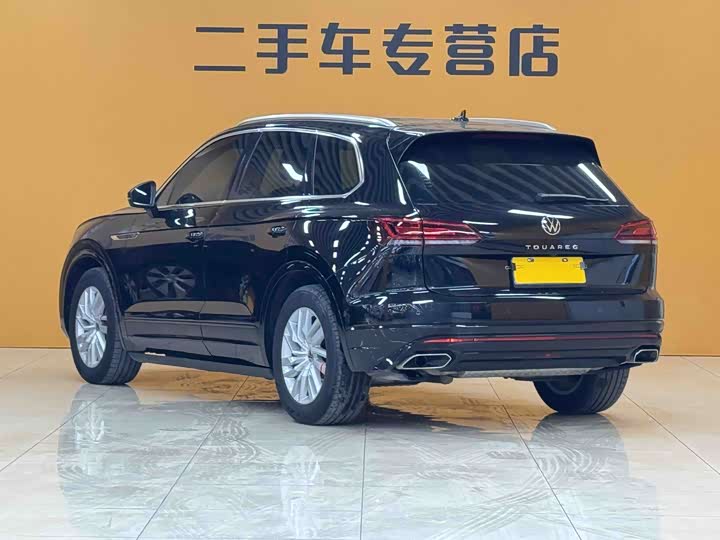 Фото 3 - Volkswagen Touareg