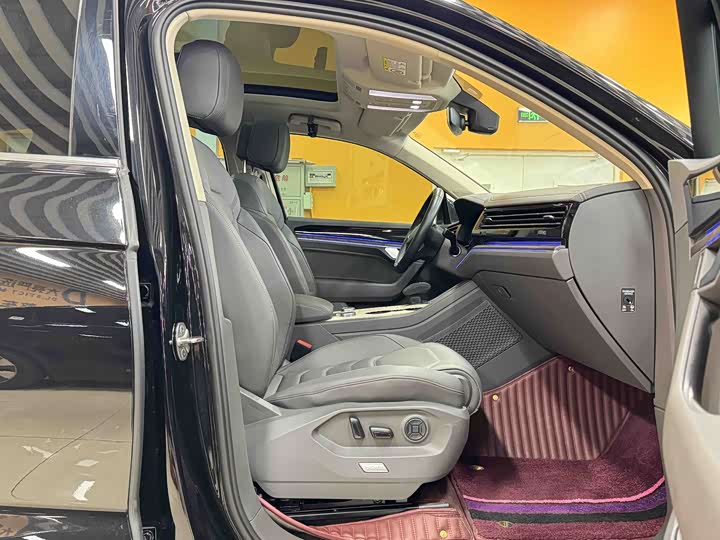 Фото 7 - Volkswagen Touareg