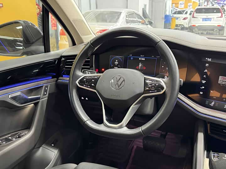 Фото 9 - Volkswagen Touareg