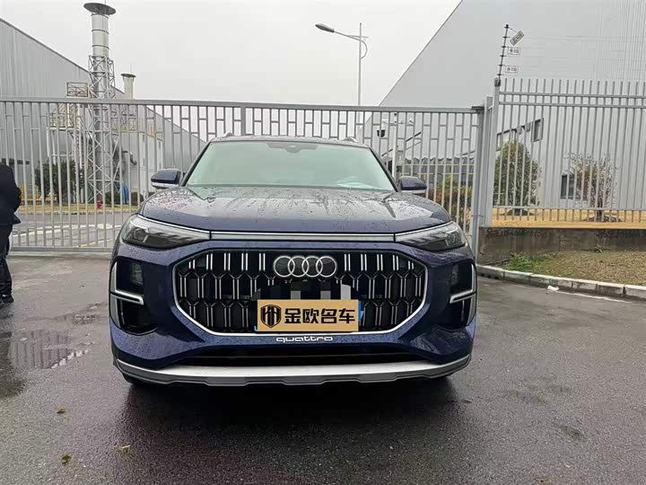 Фото 2 - Audi Q6