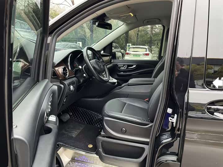 Фото 3 - Mercedes-Benz V-Class
