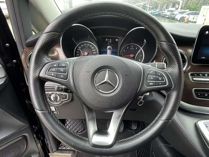 Фото 5 - Mercedes-Benz V-Class