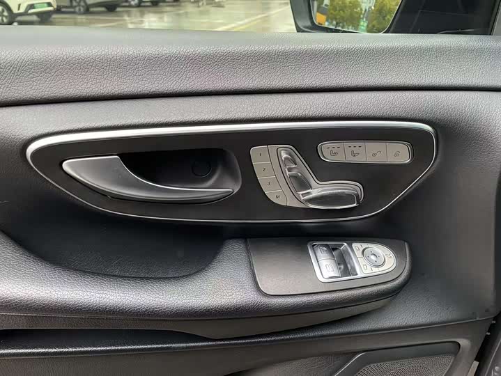 Фото 7 - Mercedes-Benz V-Class